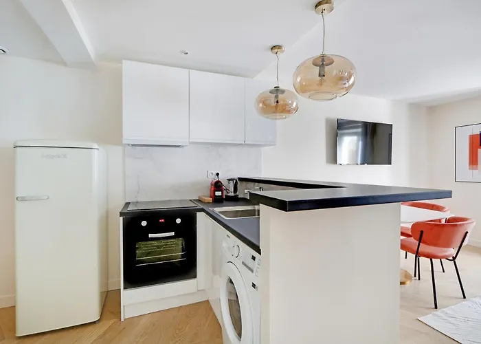Pick A Flat\'S Apartments In Saint-Lazare - Rue De Londres